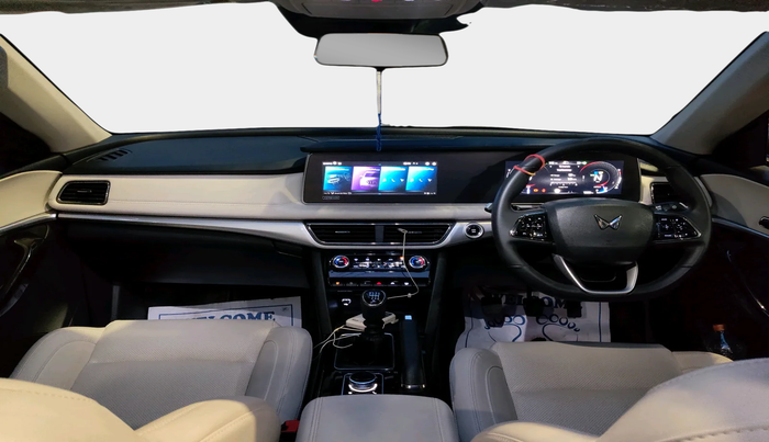 2024 Mahindra XUV700 AX7 Petrol MT 7 STR, Petrol, Manual, 15,288 km, interior