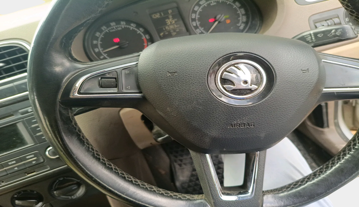 2016 Skoda Rapid AMBITION 1.5 TDI AT, Diesel, Automatic, 1,15,383 km, interior