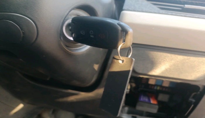 2023 Tata NEXON PURE SUNROOF 1.2 PETROL, Petrol, Manual, 18,950 km, interior