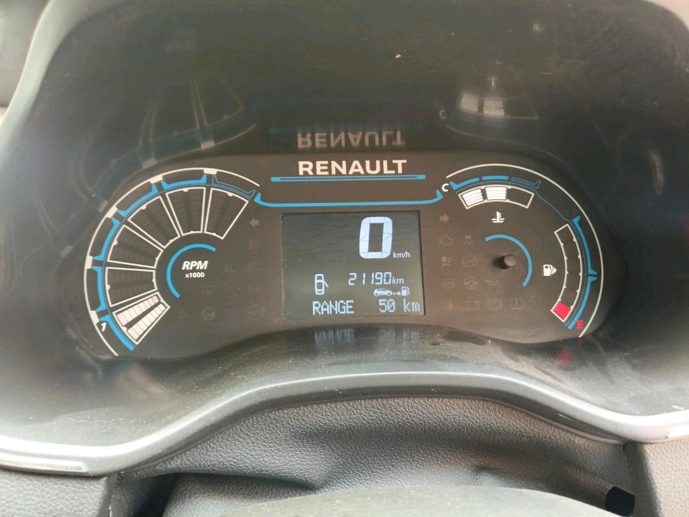 2022 Renault TRIBER RXZ DUAL TONE, Petrol, Manual, 21,190 km, interior