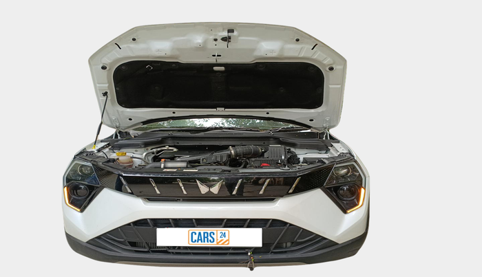 2024 Mahindra XUV 3XO MX2 Pro 1.2 L TCMPFI AT, Petrol, Automatic, 4,983 km, exterior