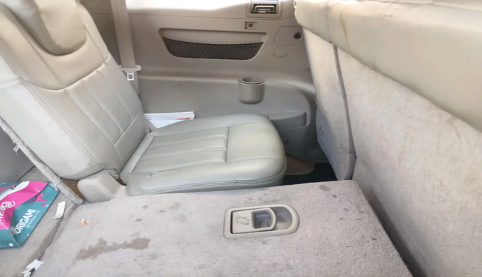 2016 Mahindra XUV500 W4, Diesel, Manual, 1,43,599 km, interior