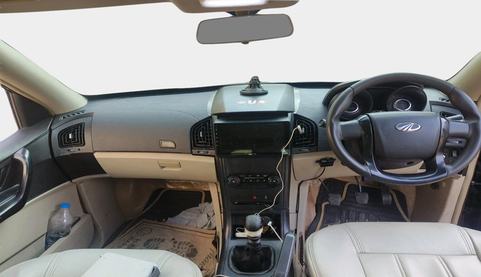 2016 Mahindra XUV500 W4, Diesel, Manual, 1,43,599 km, interior