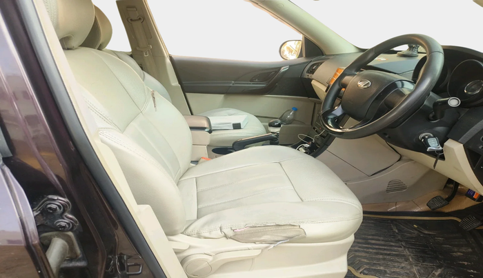 2016 Mahindra XUV500 W4, Diesel, Manual, 1,43,599 km, interior