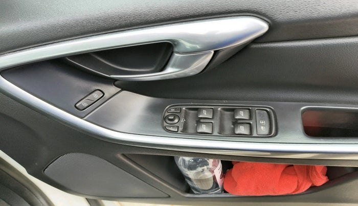 2014 Volvo XC 60 D4 SUMMUM, Diesel, Automatic, 1,06,315 km, interior