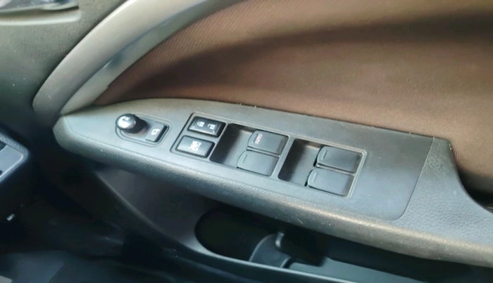 2022 Maruti BREZZA ZXI + SMART HYBRID DUAL TONE, Petrol, Manual, 15,613 km, interior