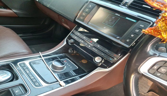 2018 Jaguar XE PORTFOLIO DIESEL, Diesel, Automatic, 37,888 km, interior