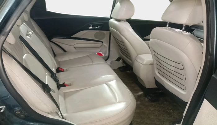 2019 Mahindra XUV300 W8 (O) 1.5 DIESEL, Diesel, Manual, 1,30,398 km, interior