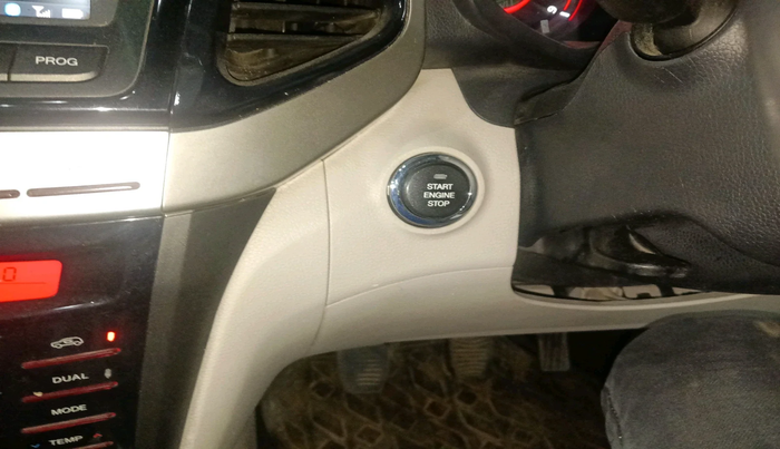2019 Mahindra XUV300 W8 (O) 1.5 DIESEL, Diesel, Manual, 1,30,398 km, interior