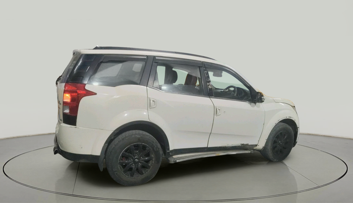 2016 Mahindra XUV500 W10, Diesel, Manual, 1,40,874 km, exterior