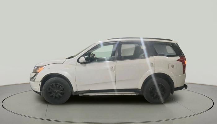 2016 Mahindra XUV500 W10, Diesel, Manual, 1,40,874 km, exterior