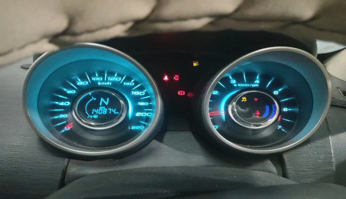 2016 Mahindra XUV500 W10, Diesel, Manual, 1,40,874 km, interior