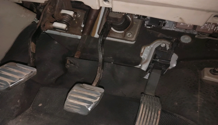 2016 Mahindra XUV500 W10, Diesel, Manual, 1,40,874 km, interior