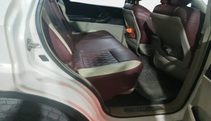 2016 Mahindra XUV500 W10, Diesel, Manual, 1,40,874 km, interior