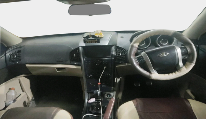 2016 Mahindra XUV500 W10, Diesel, Manual, 1,40,874 km, interior