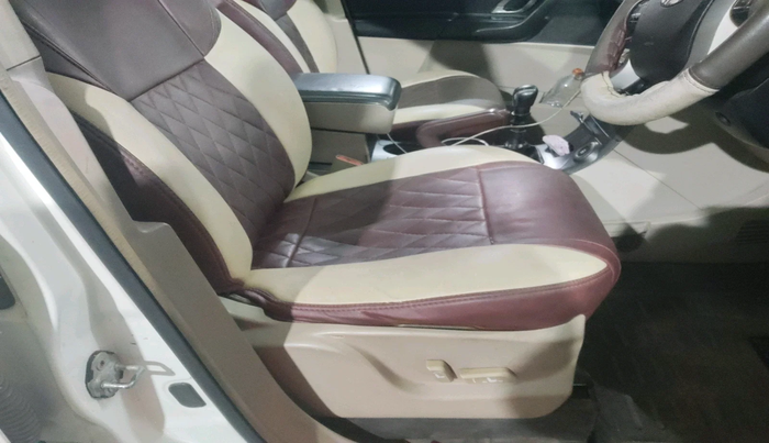 2016 Mahindra XUV500 W10, Diesel, Manual, 1,40,874 km, interior