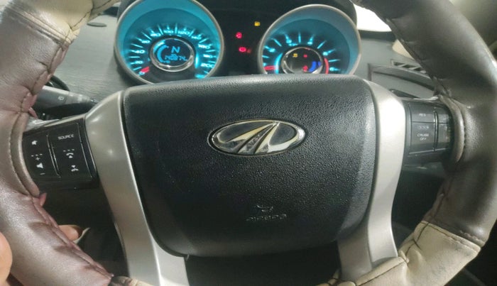 2016 Mahindra XUV500 W10, Diesel, Manual, 1,40,874 km, interior