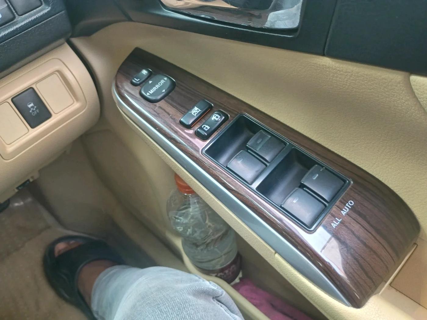 2017 Toyota Camry HYBRID, Hybrid, Automatic, 68,198 km, interior