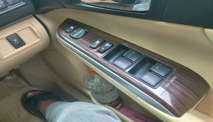 2017 Toyota Camry HYBRID, Hybrid, Automatic, 68,198 km, interior