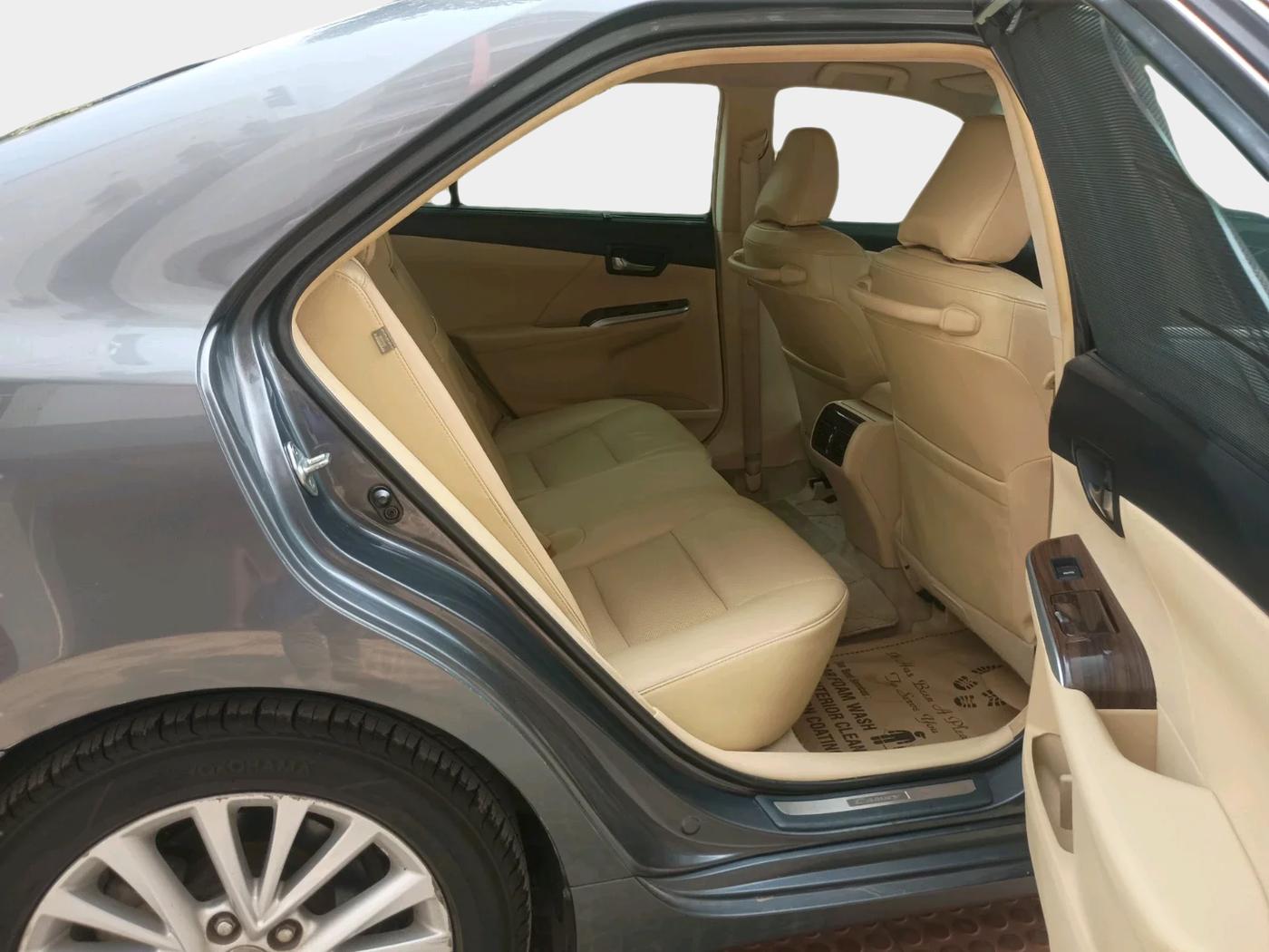 2017 Toyota Camry HYBRID, Hybrid, Automatic, 68,198 km, interior
