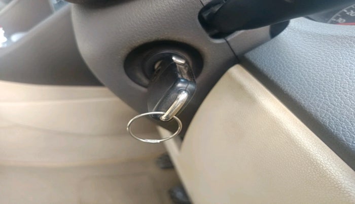 2012 Volkswagen Vento HIGHLINE DIESEL 1.6, Diesel, Manual, 1,32,490 km, interior