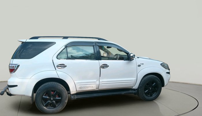 2011 Toyota Fortuner 3.0 4X4 MT, Diesel, Manual, 1,39,797 km, exterior