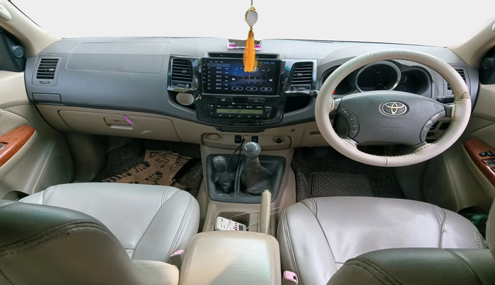 2011 Toyota Fortuner 3.0 4X4 MT, Diesel, Manual, 1,39,797 km, interior