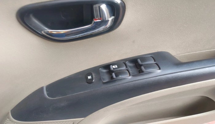 2013 Hyundai i10 SPORTZ 1.1 LPG, Petrol, Manual, 1,48,868 km, interior