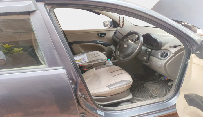 2013 Hyundai i10 SPORTZ 1.1 LPG, Petrol, Manual, 1,48,868 km, interior