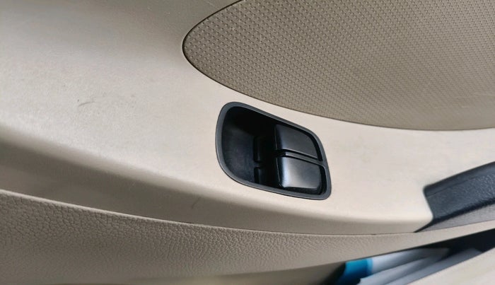 2013 Hyundai Eon MAGNA +, Petrol, Manual, 53,563 km, interior