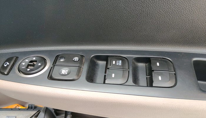 2017 Hyundai Grand i10 SPORTZ (O) 1.2 KAPPA VTVT, Petrol, Manual, 20,643 km, interior