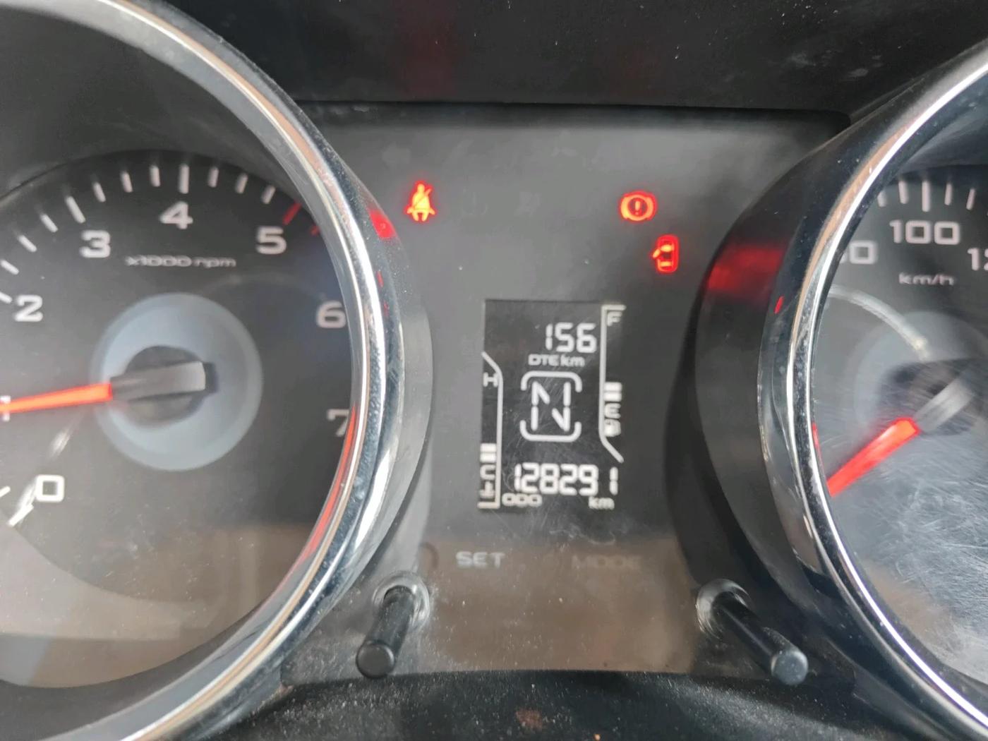 2019 Mahindra TUV300 T8, Diesel, Manual, 1,28,291 km, interior