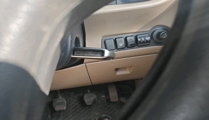 2019 Mahindra TUV300 T8, Diesel, Manual, 1,28,291 km, interior