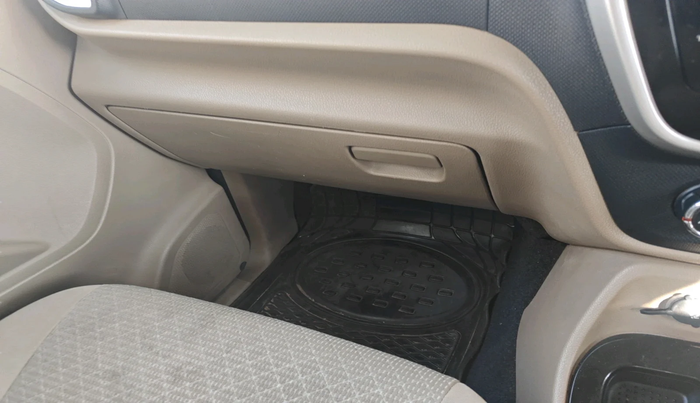 2019 Mahindra TUV300 T8, Diesel, Manual, 1,28,291 km, interior