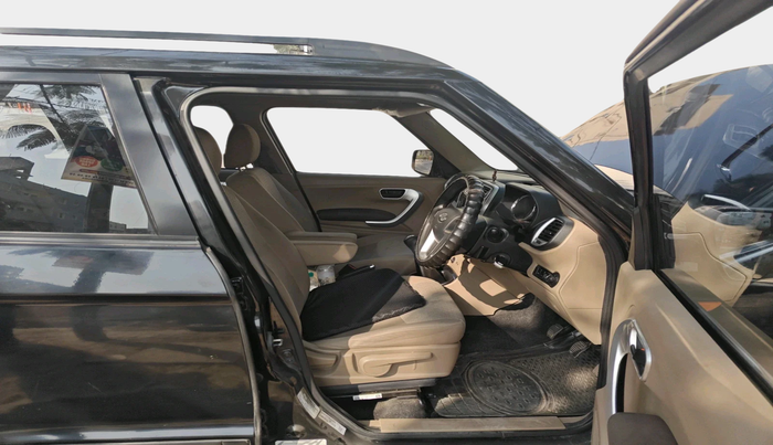 2019 Mahindra TUV300 T8, Diesel, Manual, 1,28,291 km, interior