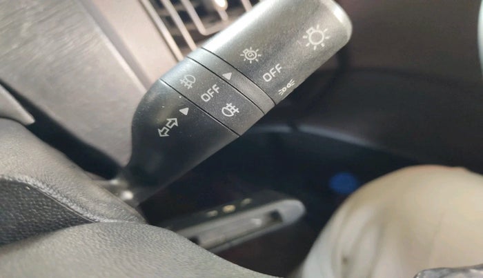 2014 Mahindra XUV500 W8, Diesel, Manual, 1,00,389 km, interior