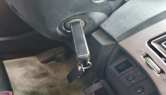 2012 Mahindra XUV500 W8, Diesel, Manual, 1,53,307 km, interior