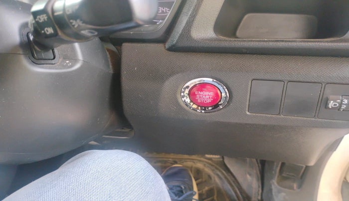 2017 Honda BR-V 1.5L I- DTEC V, Diesel, Manual, 1,21,032 km, interior