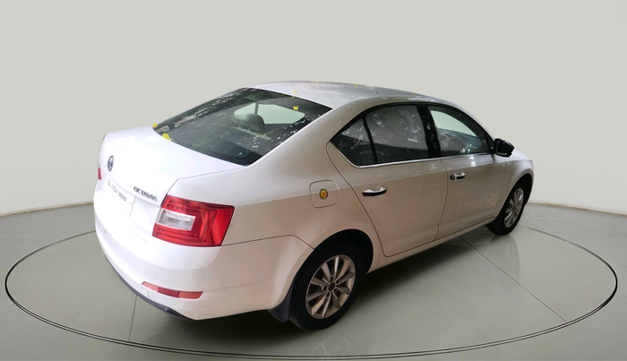 2013 Skoda Octavia ELEGANCE 2.0 TDI AT, Diesel, Automatic, 1,19,684 km, exterior