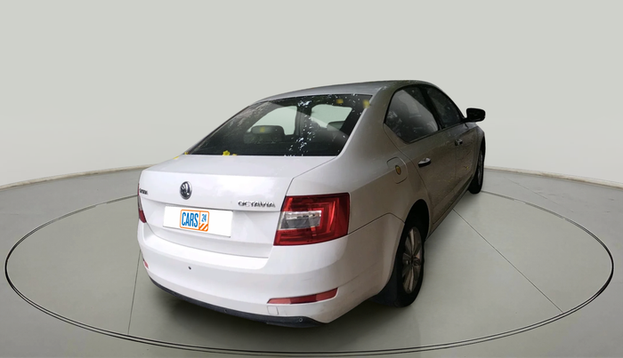 2013 Skoda Octavia ELEGANCE 2.0 TDI AT, Diesel, Automatic, 1,19,684 km, exterior