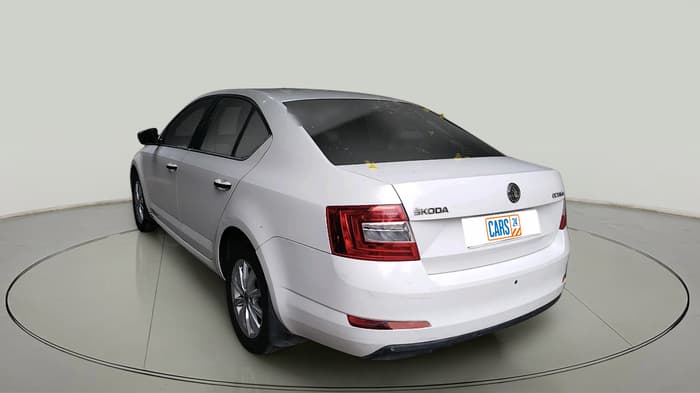 2013 Skoda Octavia ELEGANCE 2.0 TDI AT, Diesel, Automatic, 1,19,799 km, exterior
