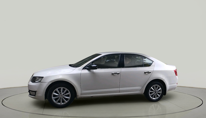 2013 Skoda Octavia ELEGANCE 2.0 TDI AT, Diesel, Automatic, 1,19,684 km, exterior