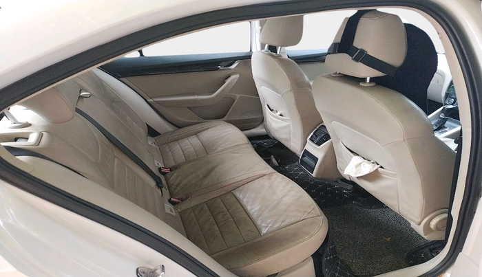 2013 Skoda Octavia ELEGANCE 2.0 TDI AT, Diesel, Automatic, 1,19,684 km, interior