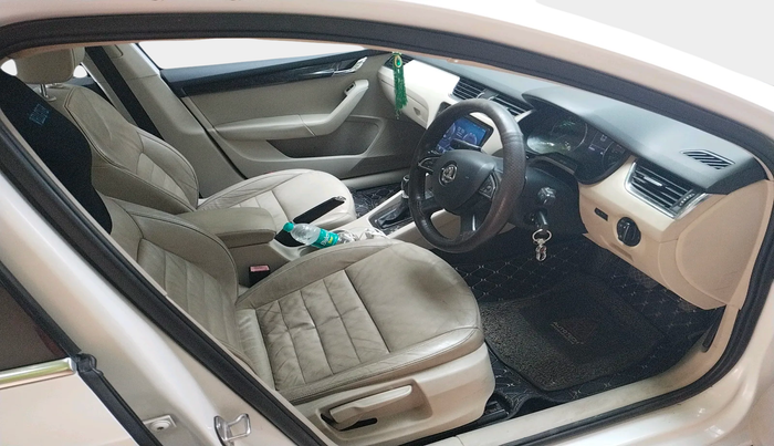 2013 Skoda Octavia ELEGANCE 2.0 TDI AT, Diesel, Automatic, 1,19,684 km, interior