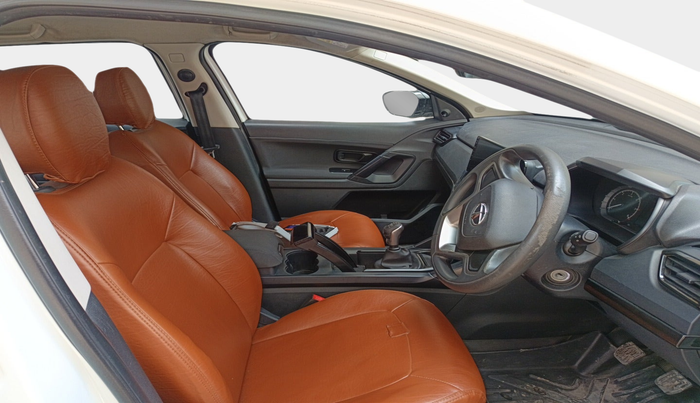 2020 Tata Harrier XE 2.0L KRYOTEC, Diesel, Manual, 1,26,681 km, interior