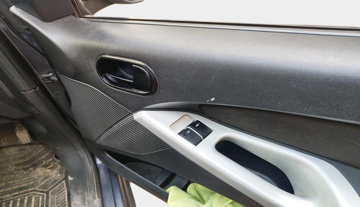 2012 Ford Figo TITANIUM 1.4 DIESEL, Diesel, Manual, 1,21,237 km, interior