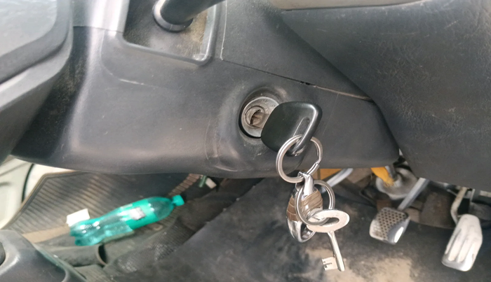 2011 Maruti Eeco 5 STR WITH A/C+HTR, Petrol, Manual, 2,99,837 km, interior
