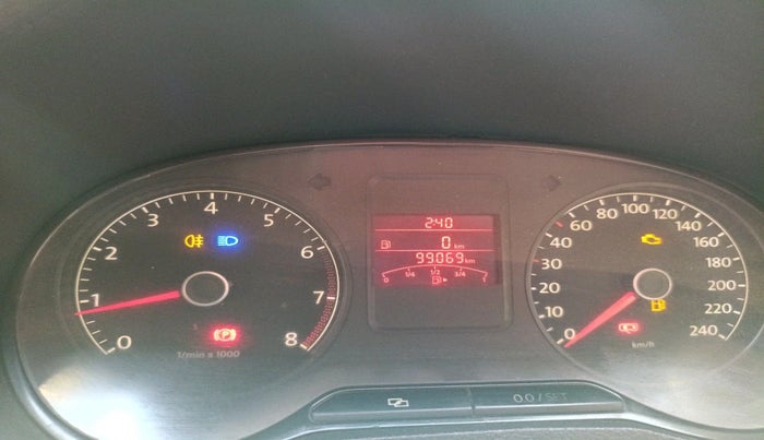 2013 Volkswagen Polo HIGHLINE1.2L, Petrol, Manual, 1,22,764 km, interior