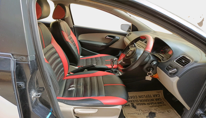 2013 Volkswagen Polo HIGHLINE1.2L, Petrol, Manual, 1,22,764 km, interior