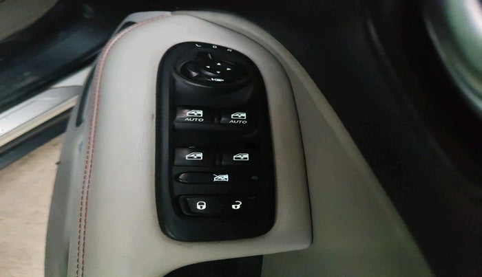 2018 Jeep Compass LIMITED 2.0 DIESEL, Diesel, Manual, 1,06,307 km, interior